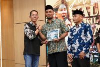 Wali Kota Batam, Amsakar Achmad, menyampaikan sambutan saat menghadiri silaturahmi bersama RT, RW, LPM se-Kecamatan Lubuk Baja di Ballroom Hotel AP Premier. Foto: INIKEPRI.COM/Media Center Batam 