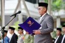 Sekda Batam, Firmansyah, saat menjadi inspektur upacara HSN 2026 di Dataran Engku Putri Batamcentre. Foto: INIKEPRI.COM/Media Center Batam 