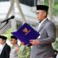 Sekda Batam, Firmansyah, saat menjadi inspektur upacara HSN 2026 di Dataran Engku Putri Batamcentre. Foto: INIKEPRI.COM/Media Center Batam 