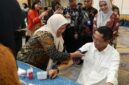 Kepala BP Batam Amsakar Achmad di acara donor darah dan pemeriksaan gula darah secara serempak di Batam dan Jakarta dalam rangka memperingati Hari Bakti BP Batam ke-55. Foto: INIKEPRI.COM/BP Batam 