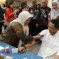 Kepala BP Batam Amsakar Achmad di acara donor darah dan pemeriksaan gula darah secara serempak di Batam dan Jakarta dalam rangka memperingati Hari Bakti BP Batam ke-55. Foto: INIKEPRI.COM/BP Batam 