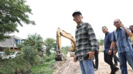 Wali Kota Batam Amsakar Achmad meninjau SD Negeri 013 Sekupang. Foto: INIKEPRI.COM/Media Center Batam 