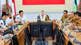 Kegiatan serah terima hibah barang milik negara (BMN) berupa pembangunan Jaringan Irigasi Air Tanah (JIAT) di Kabupaten Natuna sekaligus sinkronisasi program dan kegiatan BWS Sumatera IV untuk periode 2027–2029, berlangsung di Ruang Rapat Lantai II Kantor Bupati Natuna, Senin (26/10/2026). Foto: INIKEPRI.COM/NatunaKab 