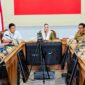 Kegiatan serah terima hibah barang milik negara (BMN) berupa pembangunan Jaringan Irigasi Air Tanah (JIAT) di Kabupaten Natuna sekaligus sinkronisasi program dan kegiatan BWS Sumatera IV untuk periode 2027–2029, berlangsung di Ruang Rapat Lantai II Kantor Bupati Natuna, Senin (26/10/2026). Foto: INIKEPRI.COM/NatunaKab 