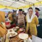 Bupati Natuna Cen Sui Lan meninjau lomba kuliner berbahan umbi-umbian lokal yang diadakan di Alun-Alun Pantai Piwang, Ranai, pada Minggu, 11 Oktober 2026. Foto: Istimewa 