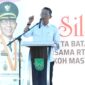 Silaturahmi Wali Kota Batam, Amsakar Achmad, bersama para ketua RT, RW, dan tokoh masyarakat di halaman Kantor Camat Galang. Foto: INIKEPRI.COM/Media Center Batam 