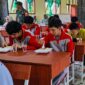 Siswa di Natuna menikmati MBG. Foto: istimewa 