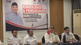 Ketua Harian DPP Partai Solidaritas Indonesia (PSI) Ahmad Ali dalam kegiatan konsolidasi dan pengarahan kepada jajaran DPW PSI Kepulauan Riau dan seluruh DPD PSI se-Kepulauan Riau di Hotel HARRIS, Batam, Kamis (22/10/2026). Foto: Istimewa 